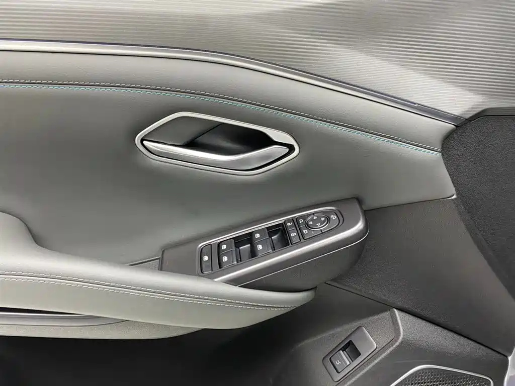 BYD L DM-i 2026 — фото 27