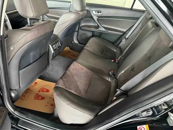 Toyota Reiz 2013