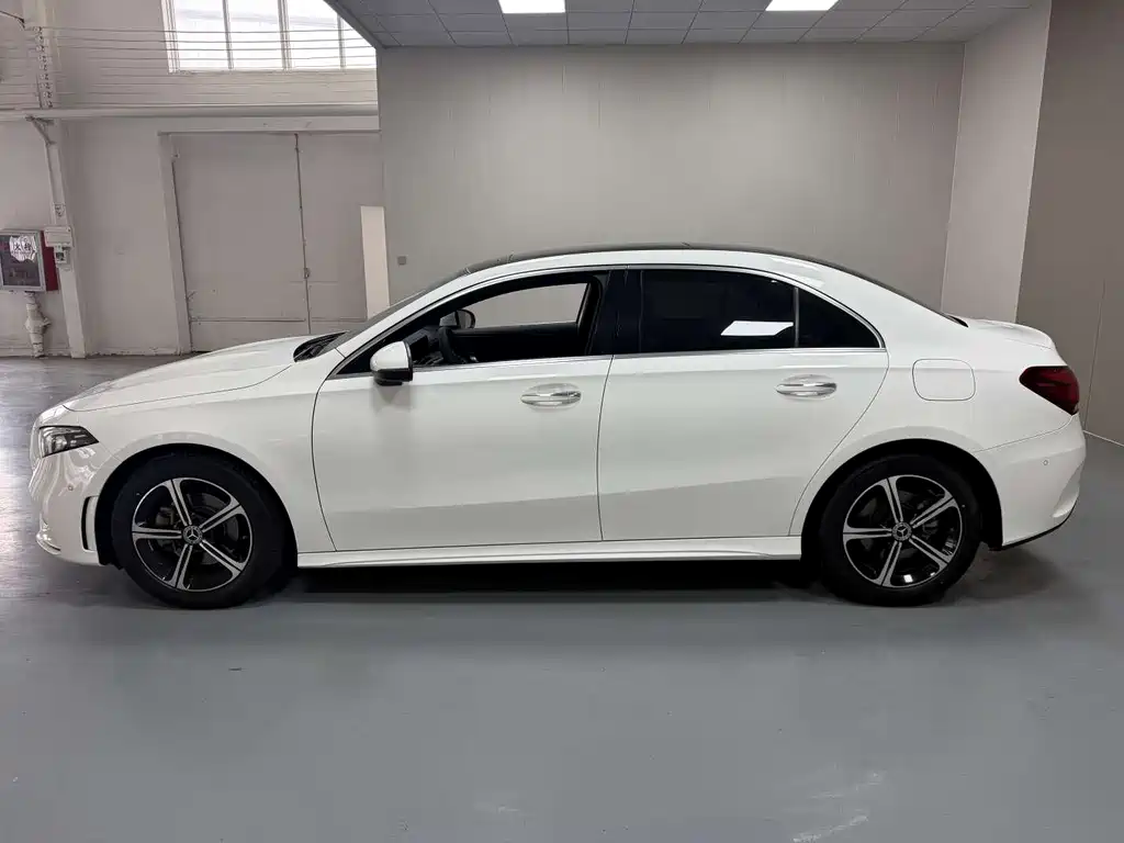 Mercedes-Benz A-Class 2023 — фото 7