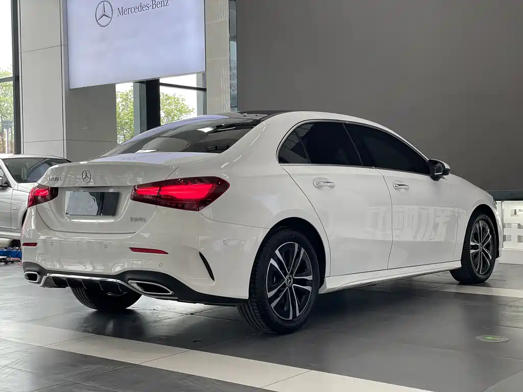 Mercedes-Benz A-Class 2024 — фото 6