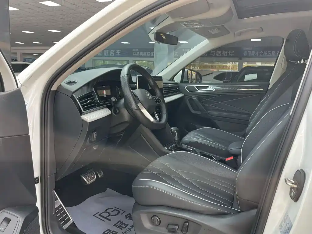 Volkswagen Tiguan L 2023 — фото 4