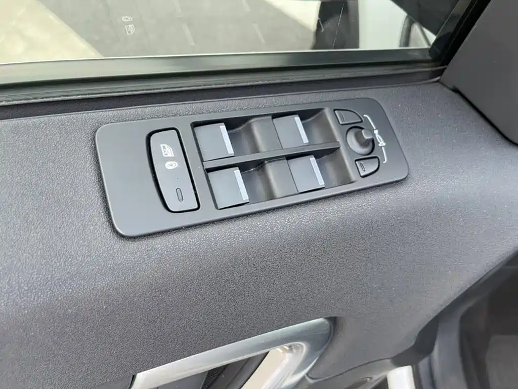 Land Rover Discovery Sport 2019 — фото 18