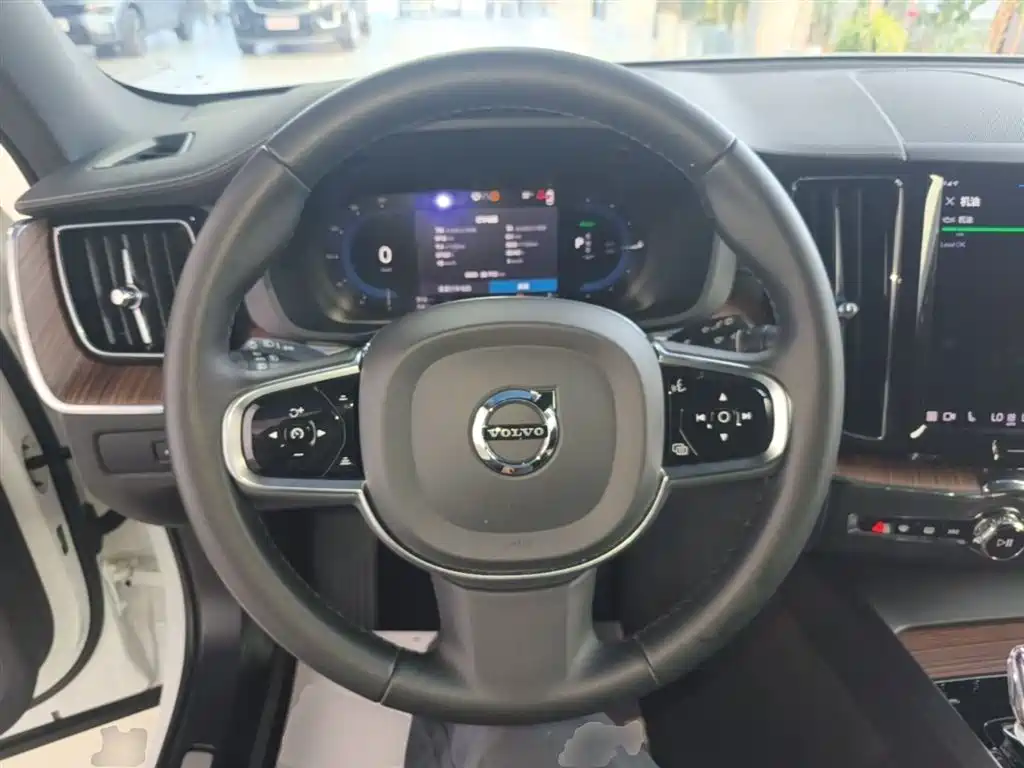 Volvo XC60 PHEV 2024 — фото 11