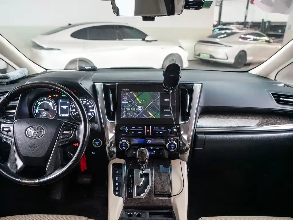 Toyota Vellfire 2021 — фото 10