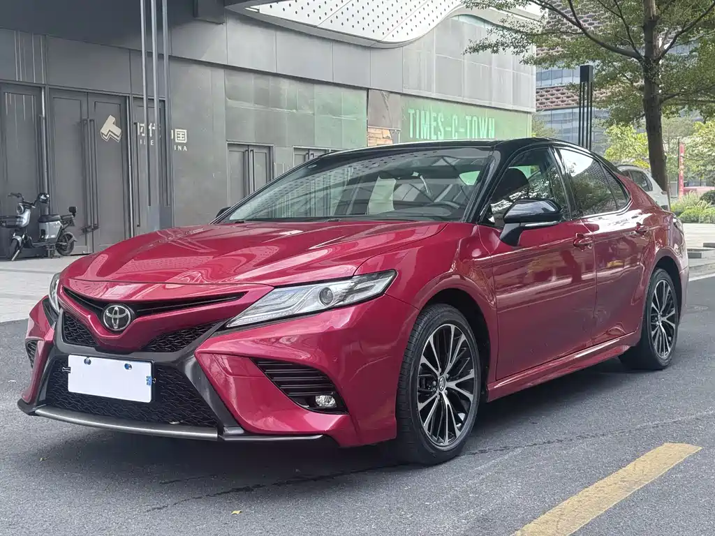 Toyota Camry 2018 — фото 3