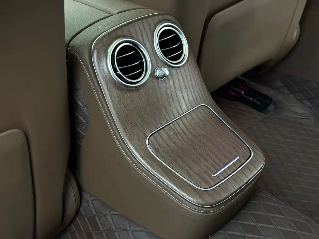 Mercedes-Benz E-Class 2021 — фото 24