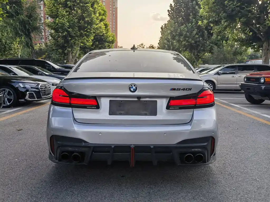 BMW 5 Series 2021 — фото 13