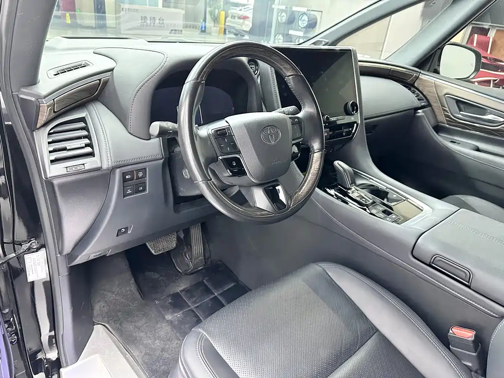 Toyota Alphard 2024 — фото 12