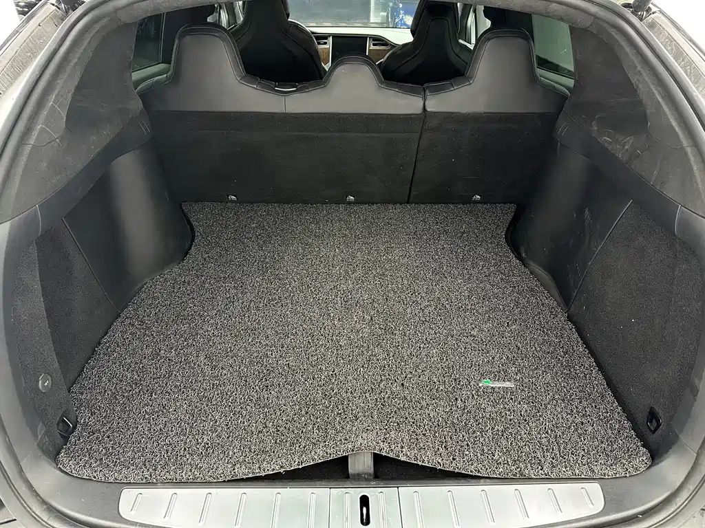 Tesla Model X 2017 — фото 25