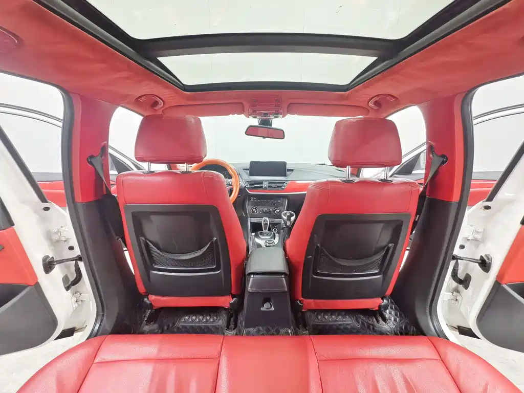 BMW X1 2014 — фото 10