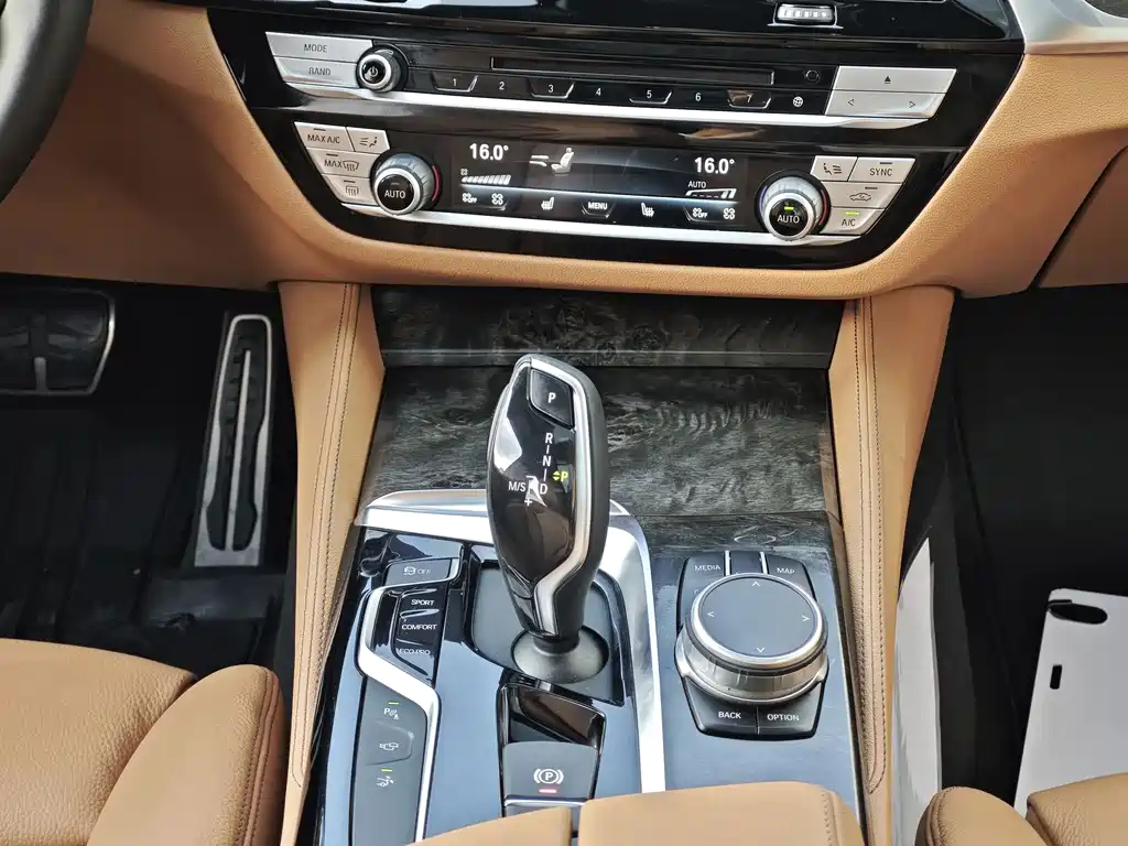 BMW 6 Series GT 2019 — фото 7