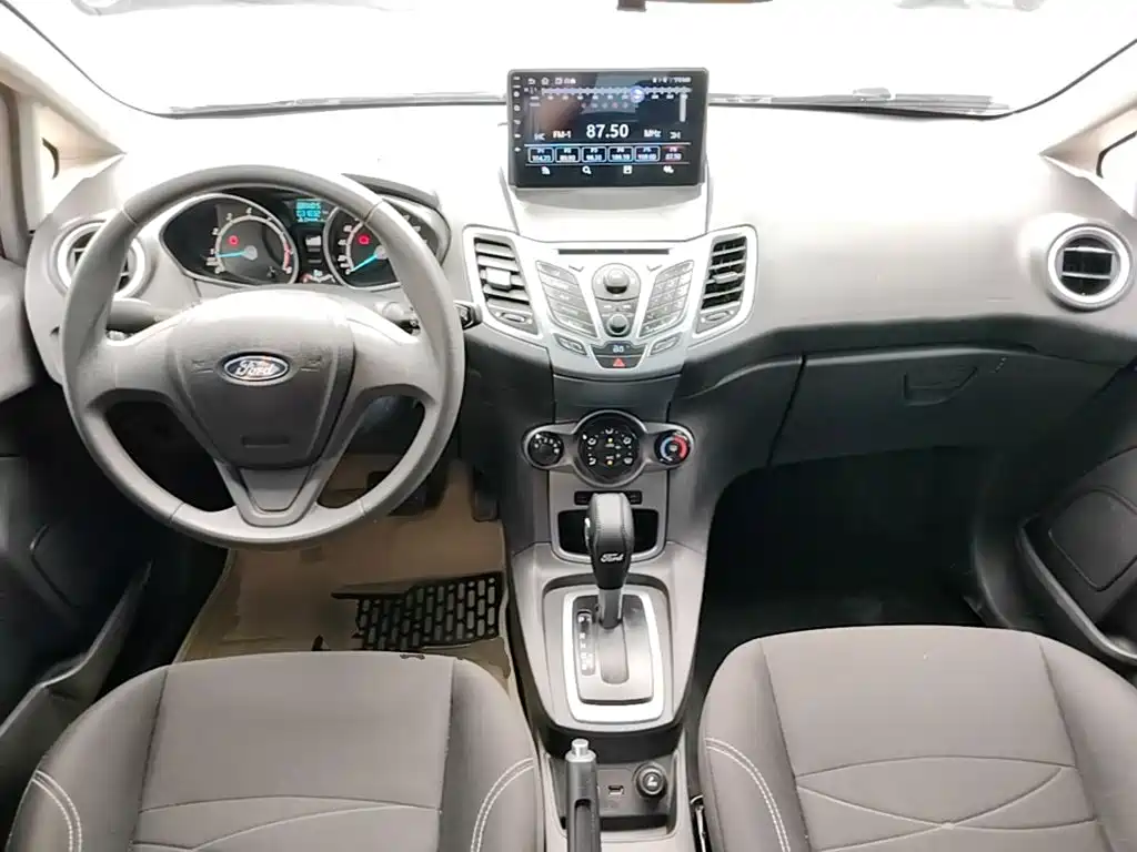 Ford Fiesta 2015 — фото 10