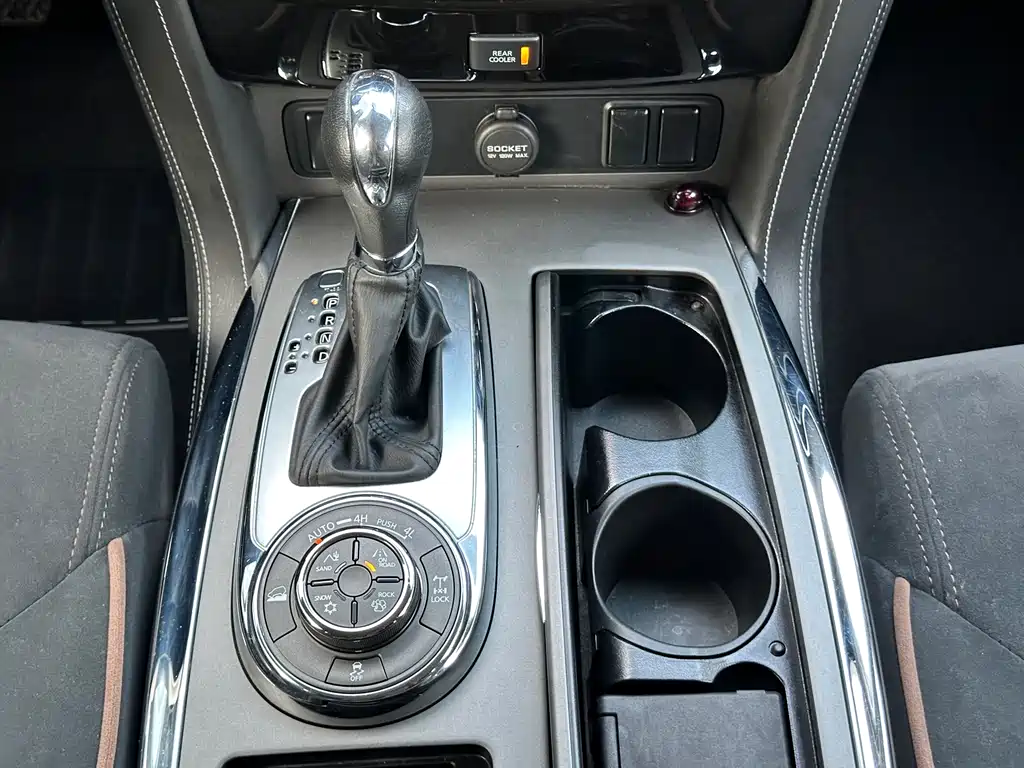 Nissan Patrol 2017 — фото 18