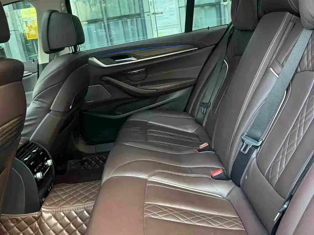 BMW 5 Series 2020 — фото 10