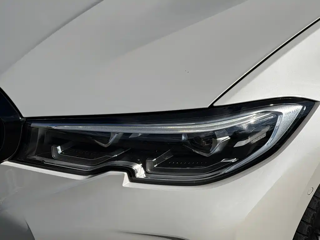 BMW 3 Series 2021 — фото 19