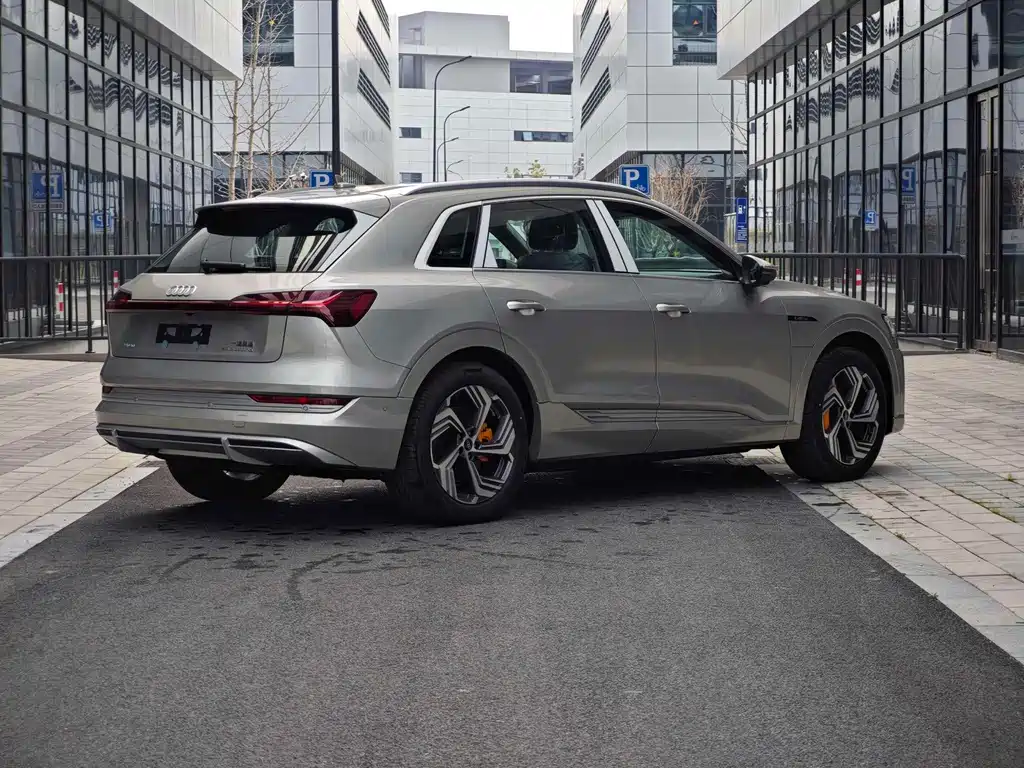 Audi e-tron 2023