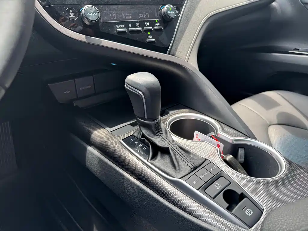 Toyota Camry 2023 — фото 24