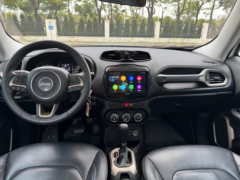 Jeep Renegade 2018 — фото 9