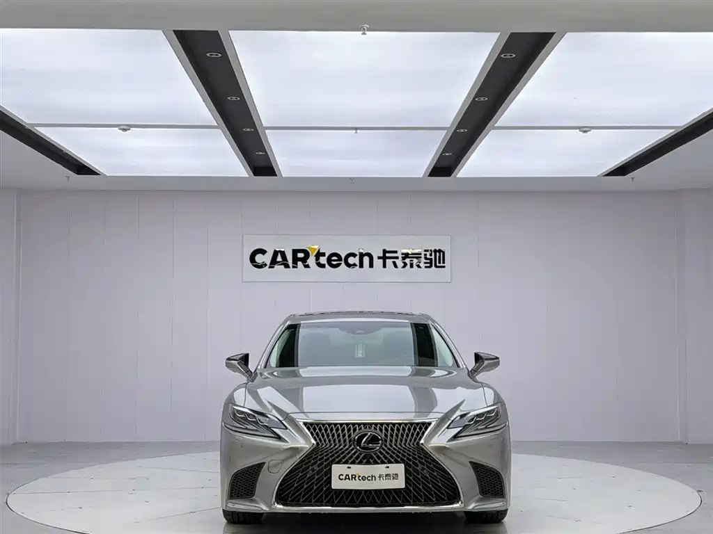 Lexus LS 2020 — фото 8