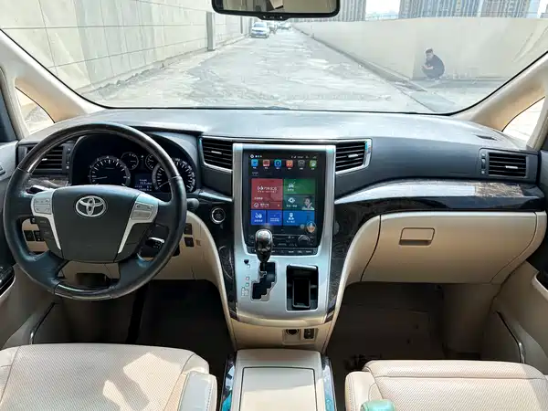 Toyota Alphard 2012