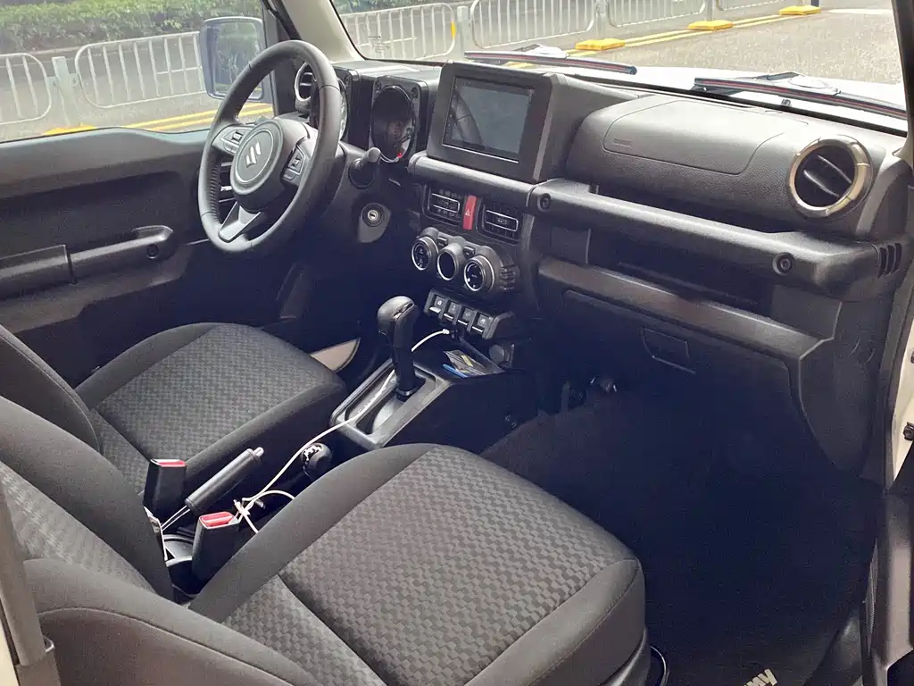 Suzuki Jimny 2020 — фото 4