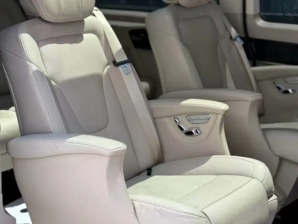 Mercedes-Benz V-Class 2020 — фото 12