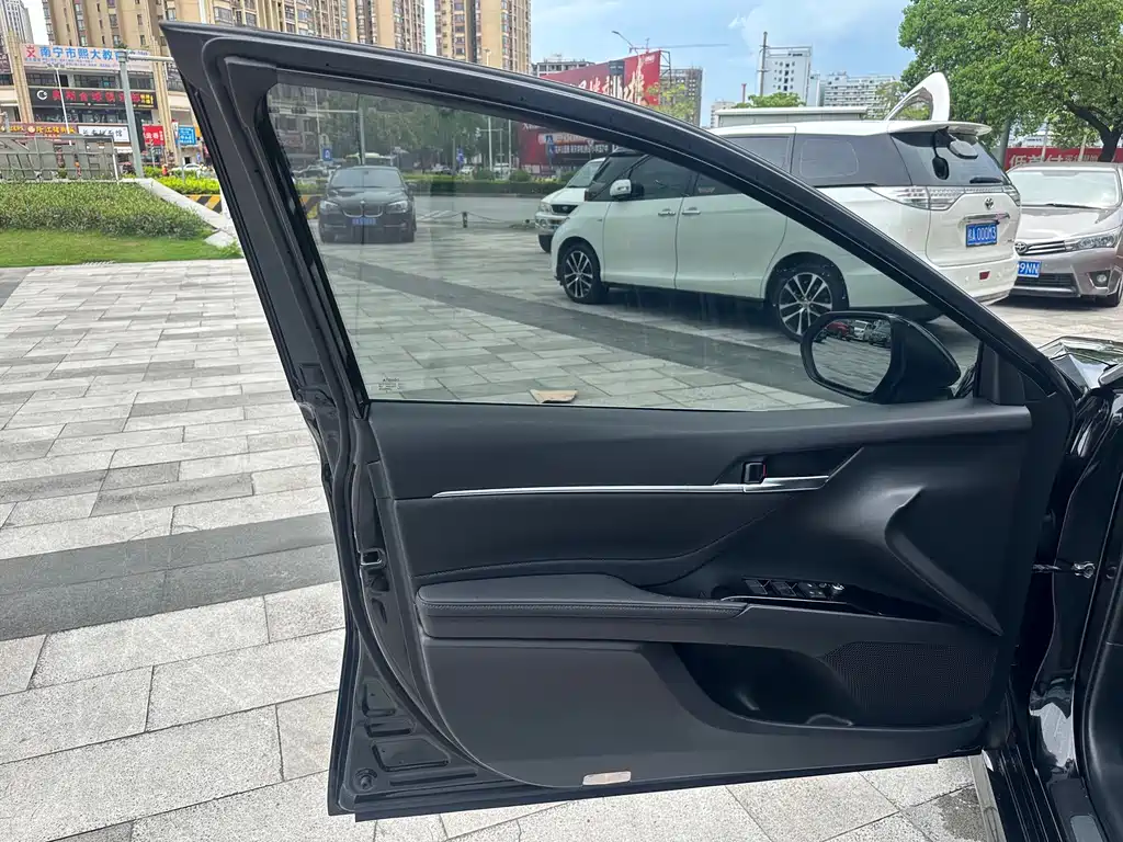 Toyota Camry 2022 — фото 14