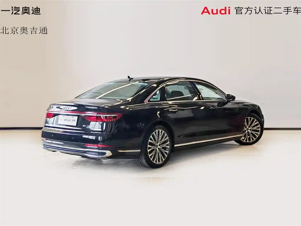 Audi A8 — фото 15
