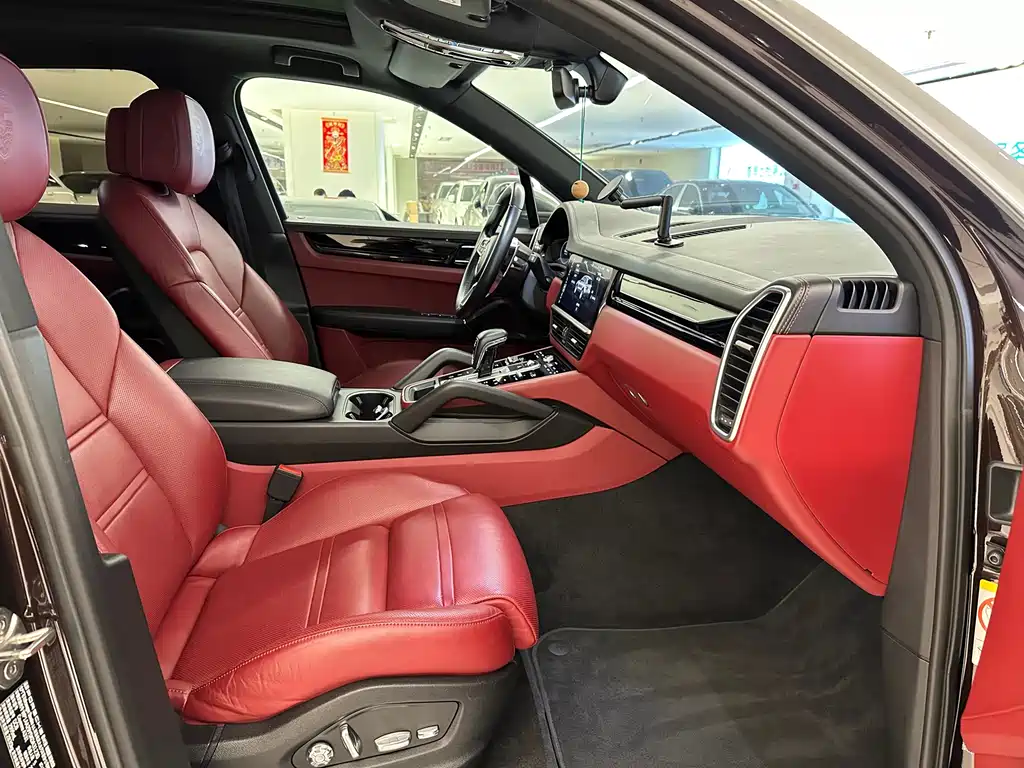 Porsche Cayenne 2019 — фото 12