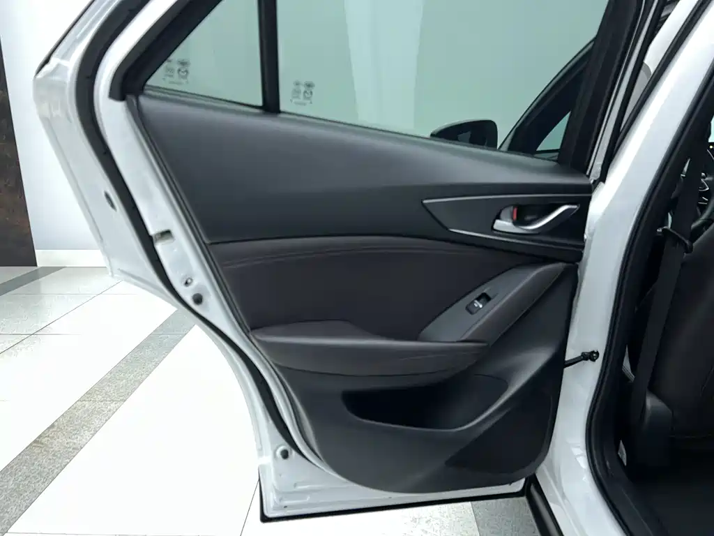 Mazda CX-4 2023 — фото 27