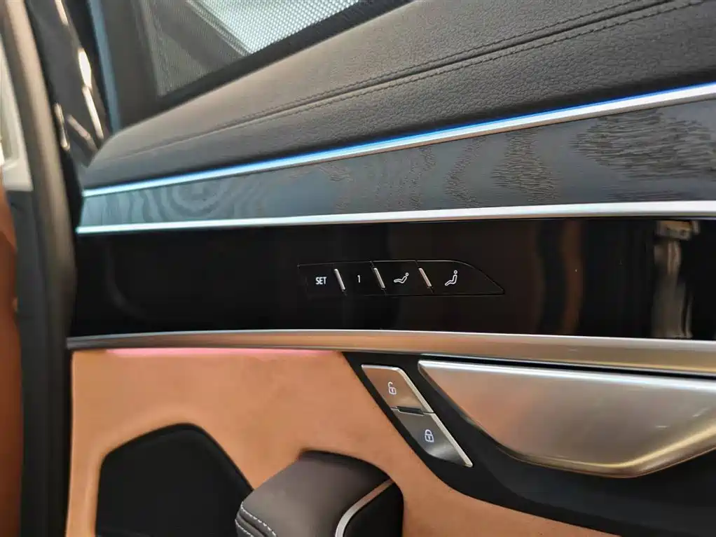 Audi A8 — фото 10