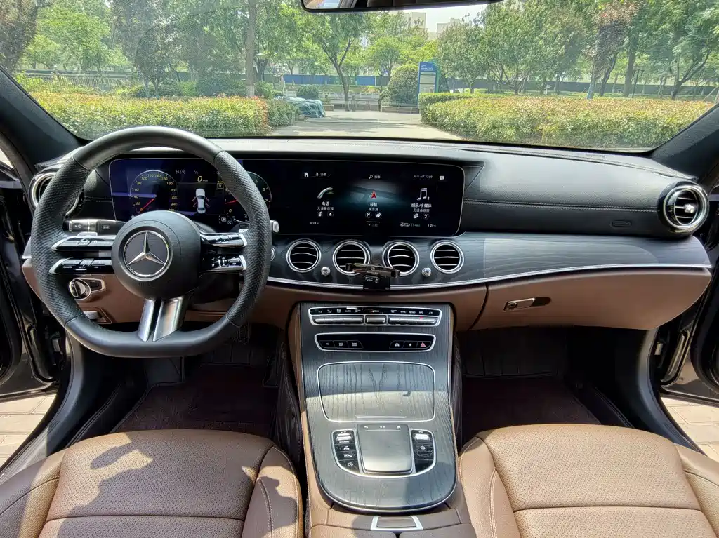 Mercedes-Benz E-Class 2023 — фото 9