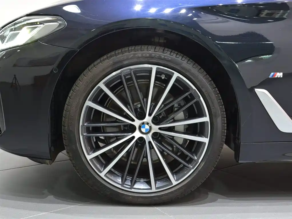 BMW 5 Series 2022 — фото 14