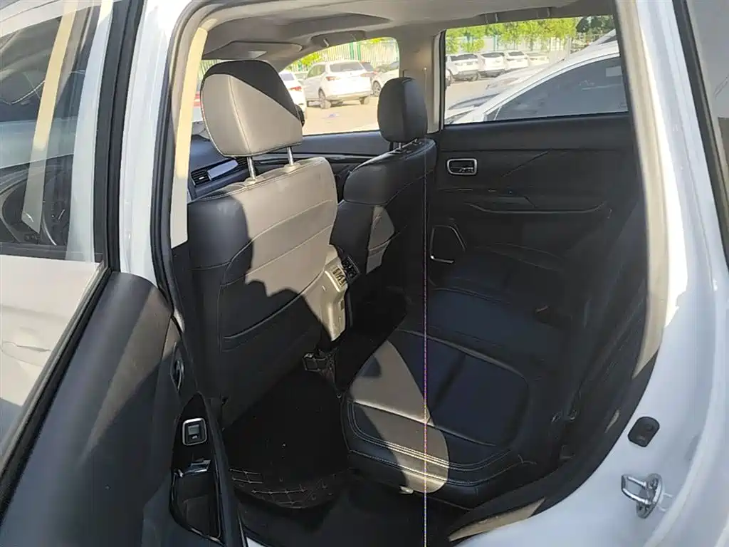 Mitsubishi Outlander 2020 — фото 15