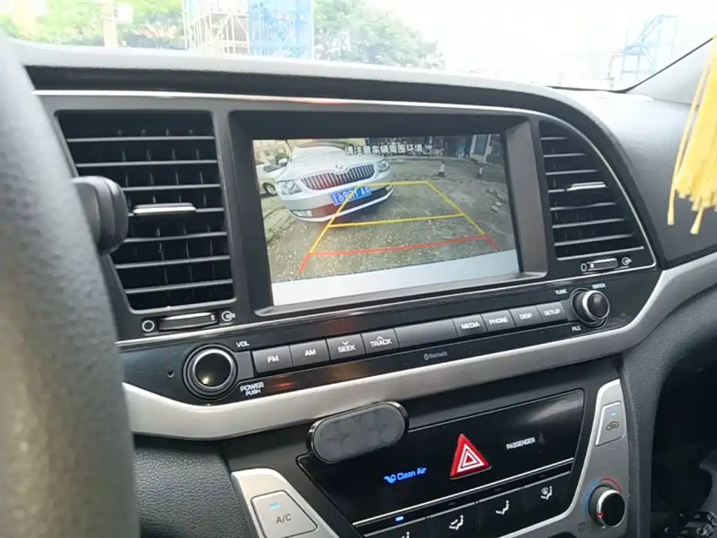 Hyundai Elantra 2018 — фото 13
