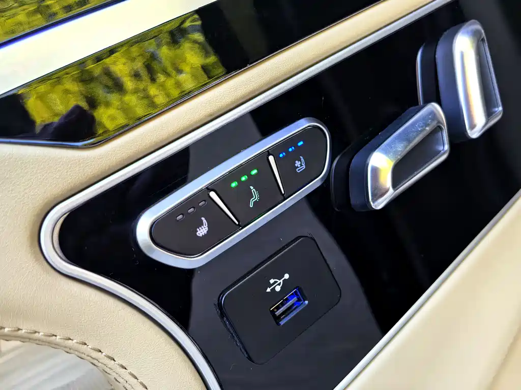 Ford Tourneo 2023 — фото 16