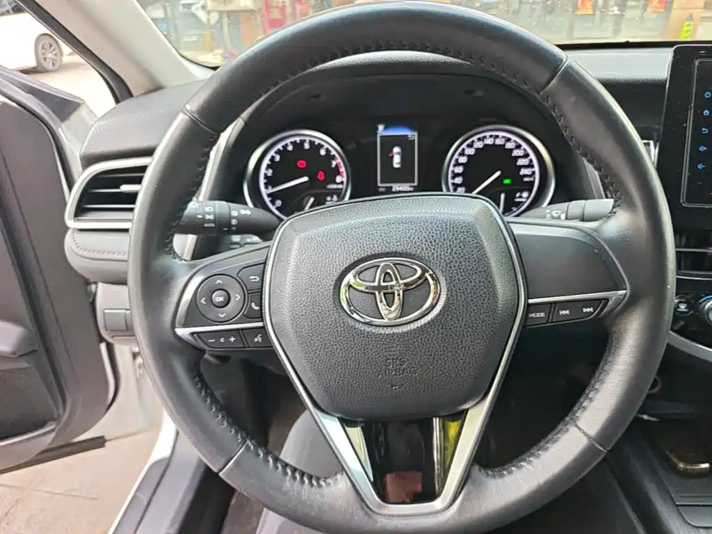 Toyota Camry 2024 — фото 11