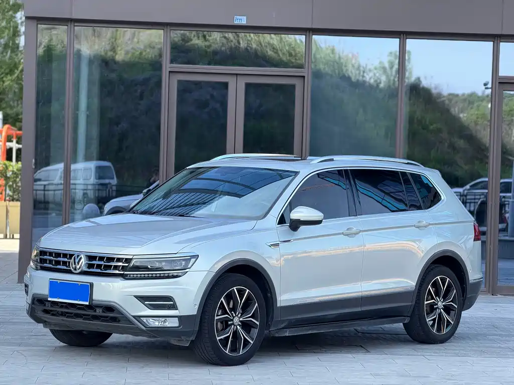 Volkswagen Tiguan L 2017 — фото 1