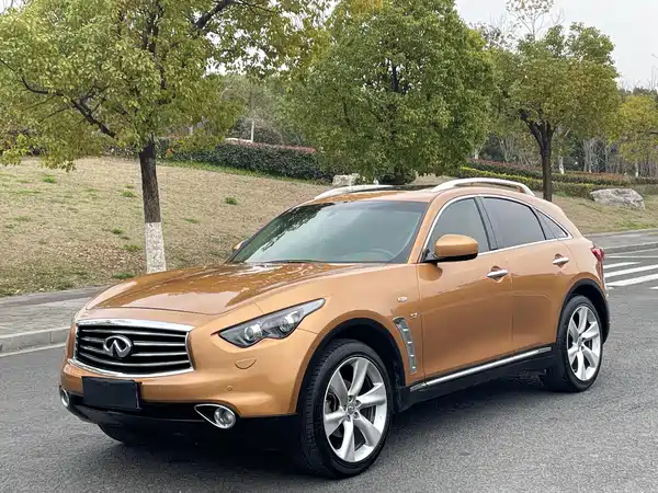 Infiniti QX70 2013