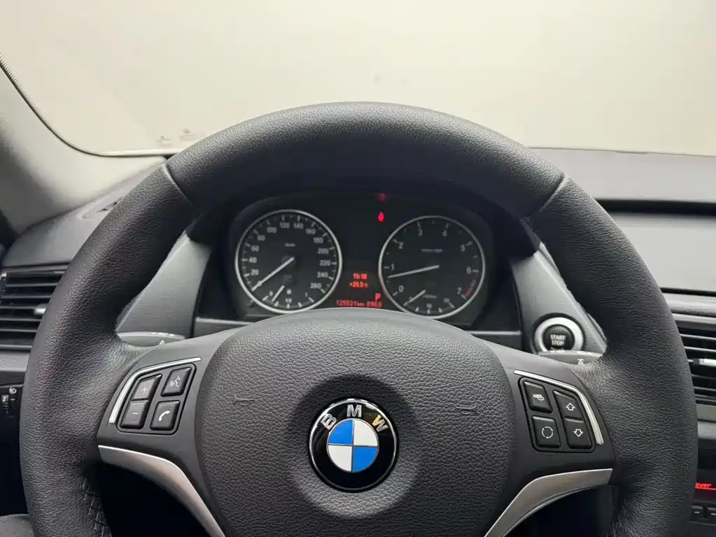 BMW X1 2014 — фото 14