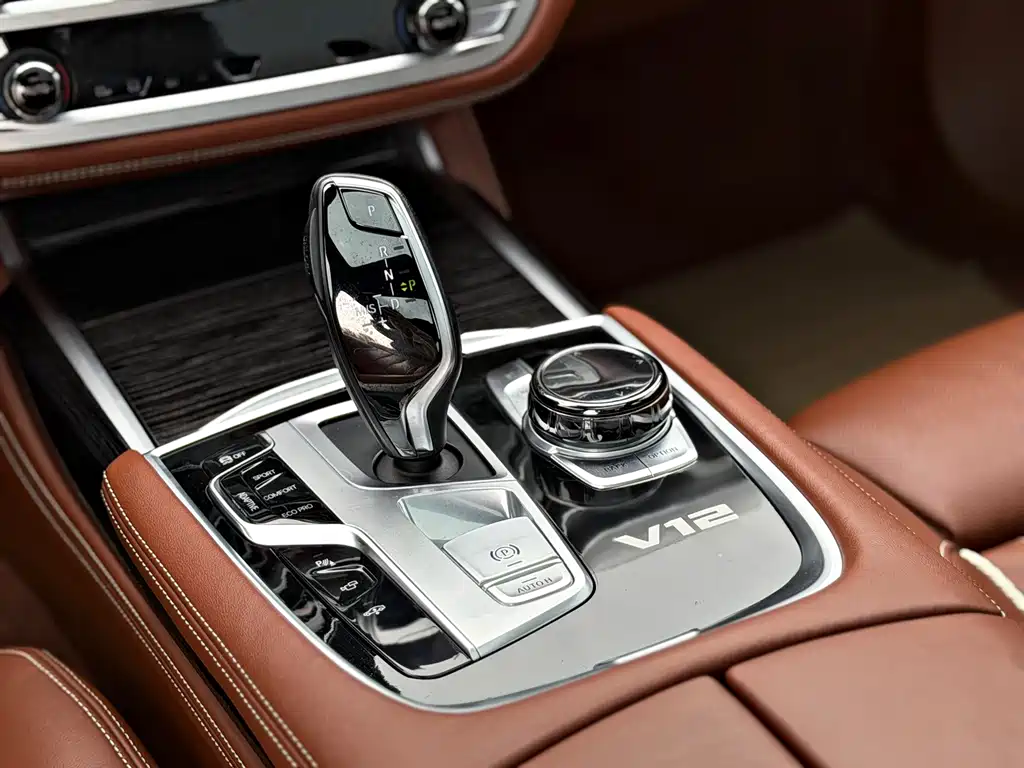 BMW 7 Series 2019 — фото 11