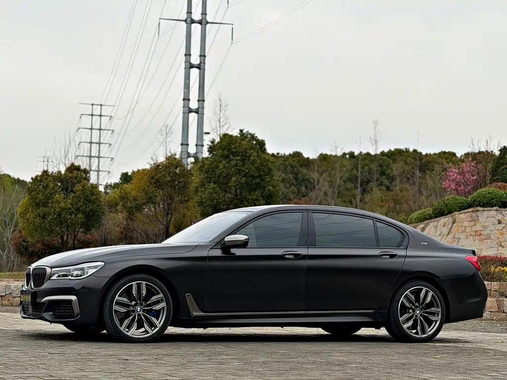 BMW 7 Series 2019 — фото 18