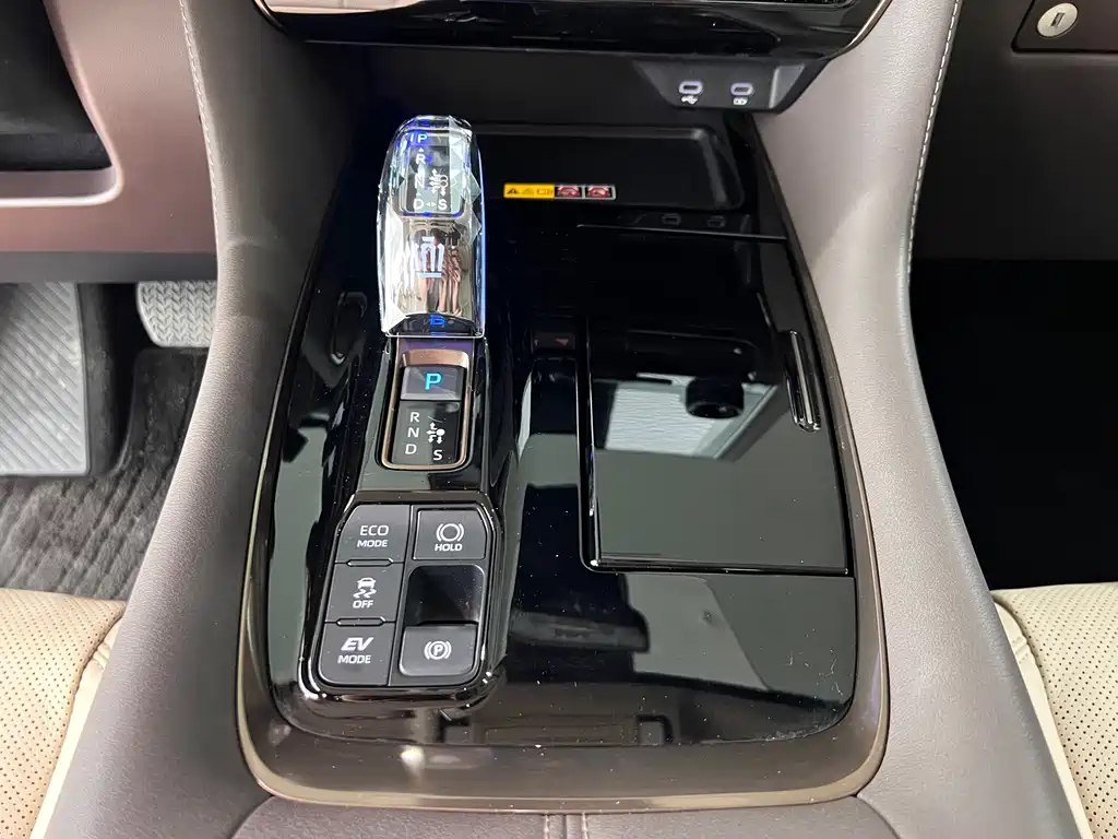 Toyota Vellfire 2025 — фото 24