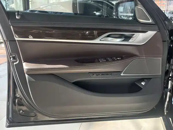 BMW 7 Series 2021