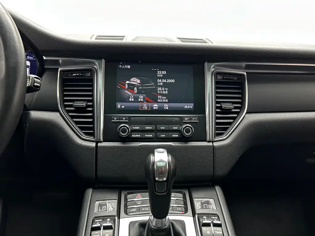 Porsche Macan 2017 — фото 14