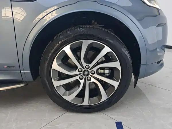 Land Rover Discovery Sport 2021