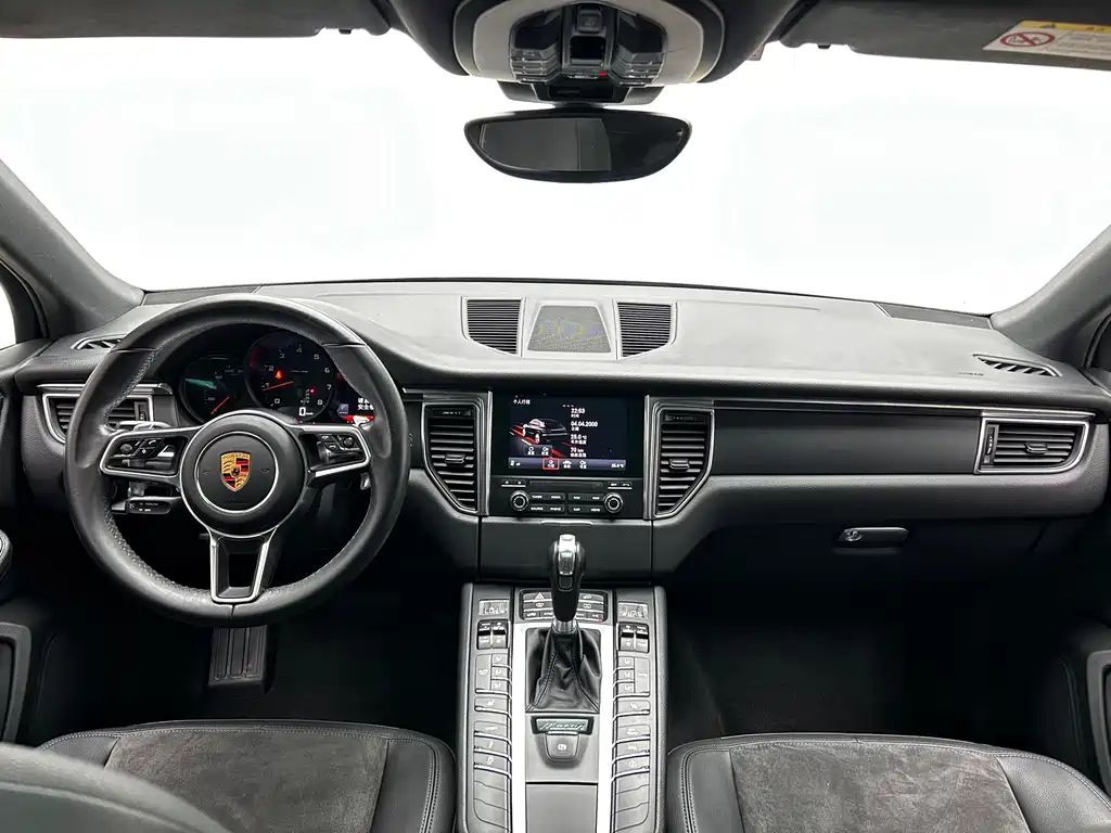 Porsche Macan 2017 — фото 16