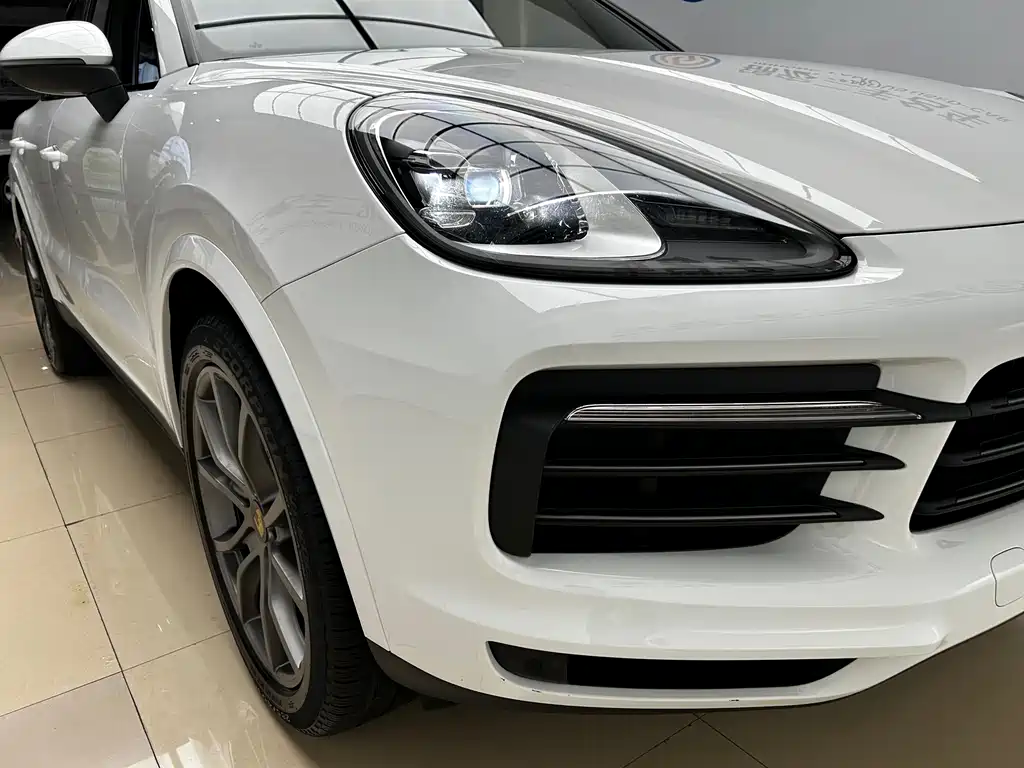 Porsche Cayenne Hybrid 2023 — фото 24
