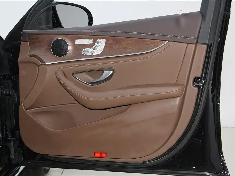Mercedes-Benz E-Class 2023 — фото 33
