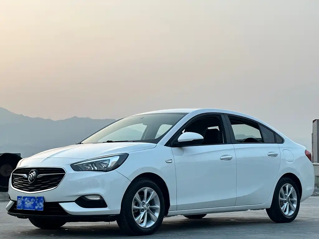 Buick Excelle 2018 — фото 1